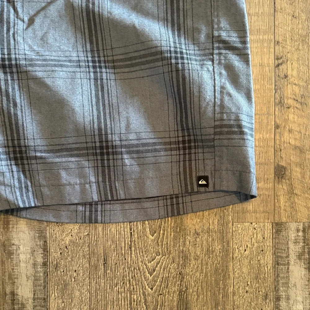 Quiksilver Men's Charcoal Plaid Shorts - Picture 2 of 7